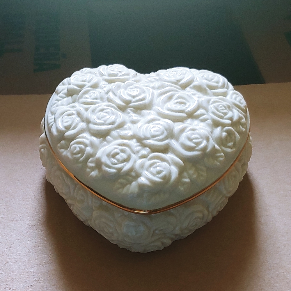 Lennox Rose heart-shaped trinket box